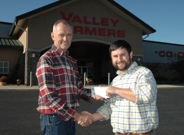 VALLEY FARMERS CO-OP GIVES $10,000 TO LOCAL FFA PROGRAMS